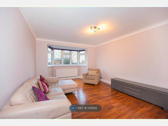 2 Bedroom Flat To Rent In Colin Court, London SW16