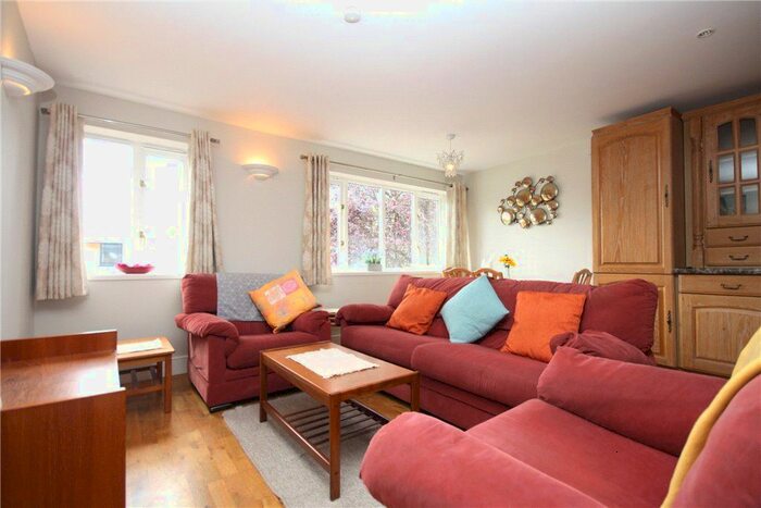 2 Bedroom Flat To Rent In Acton Lane, Chiswick, W4