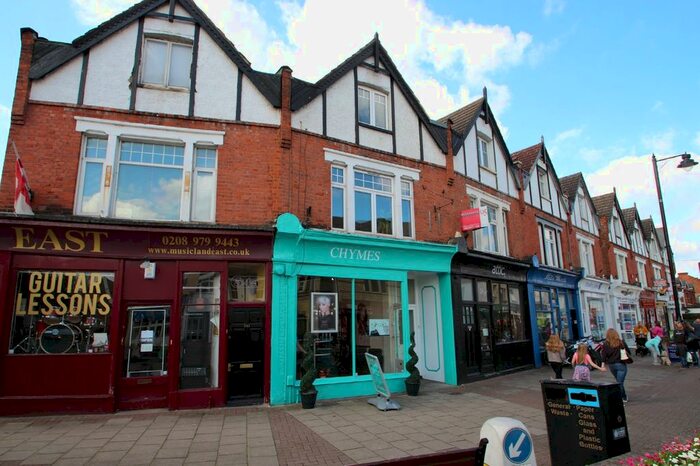 2 Bedroom Maisonette To Rent In Walton Road, East Molesey KT8