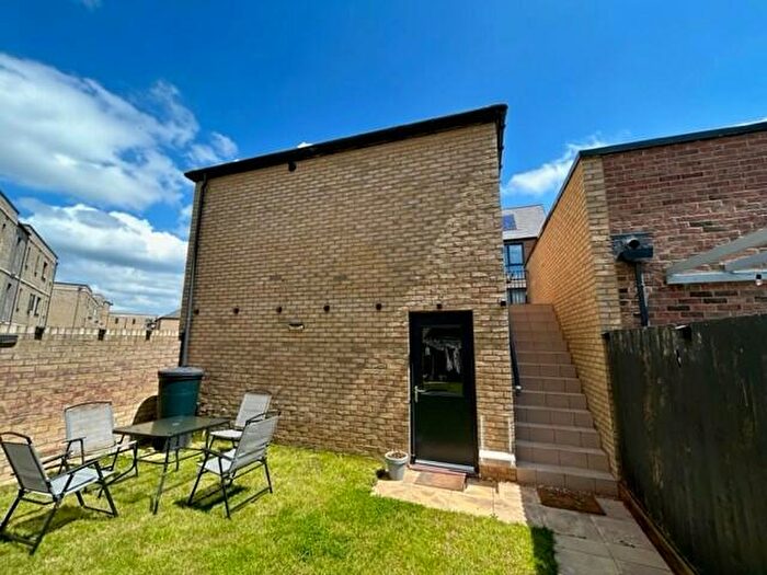 Maisonette To Rent In Osprey Drive, CB1