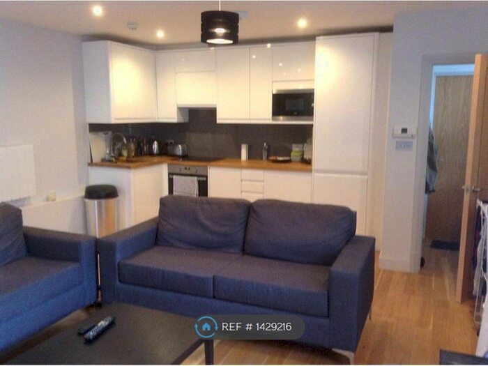 2 Bedroom Flat To Rent In Corben Mews, London, SW8
