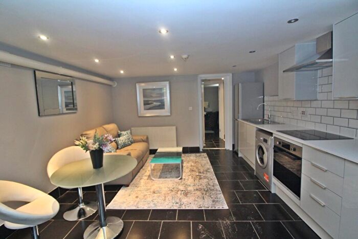 2 Bedroom Flat To Rent In Richmond Road, Roath, Cardiff, CF24