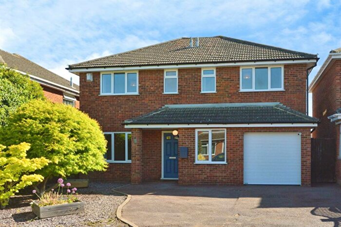 4 Bedroom Detached House For Sale In Tidbury Close, Woburn Sands, Milton Keynes, MK17
