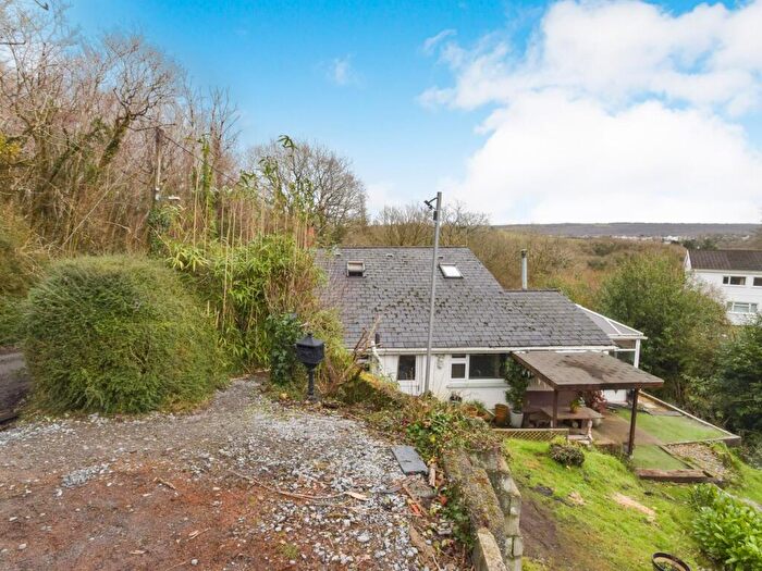2 Bedroom Detached House For Sale In Ponthenry, Llanelli, SA15