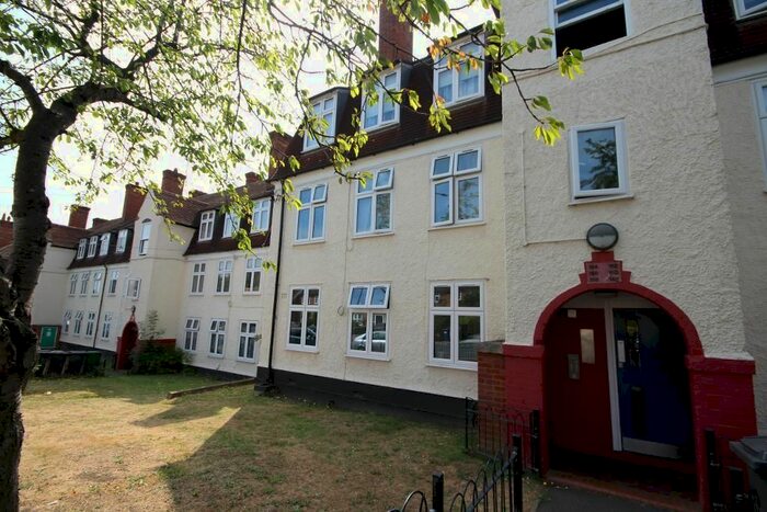 2 Bedroom Flat To Rent In Deansbrook Road, Edgware, Middlesex, HA8