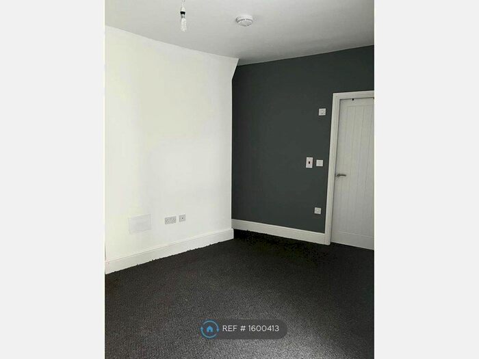 1 Bedroom Flat To Rent In Brindley Street, Runcorn, WA7