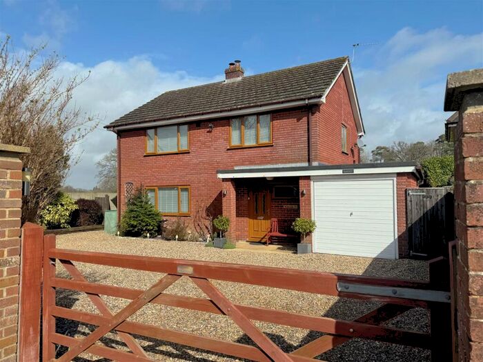 4 Bedroom Detached House For Sale In Copnor Close, Woolton Hill, RG20