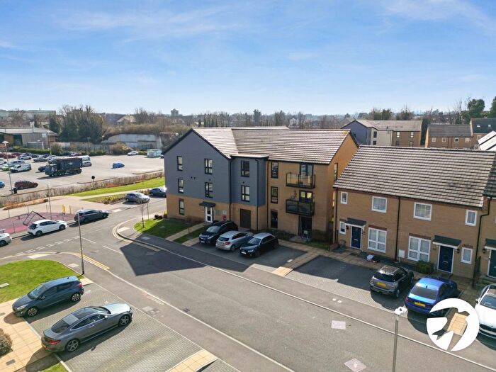 2 Bedroom Flat To Rent In Lywood Drive, Sittingbourne, Kent, ME10