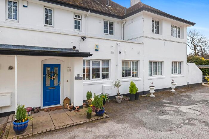 2 Bedroom Apartment For Sale In Long Causeway, Leeds, West Yorkshire, LS16