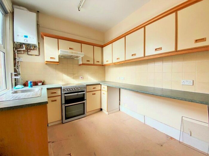 1 Bedroom Apartment To Rent In East Barnet Road, New Barnet, EN4