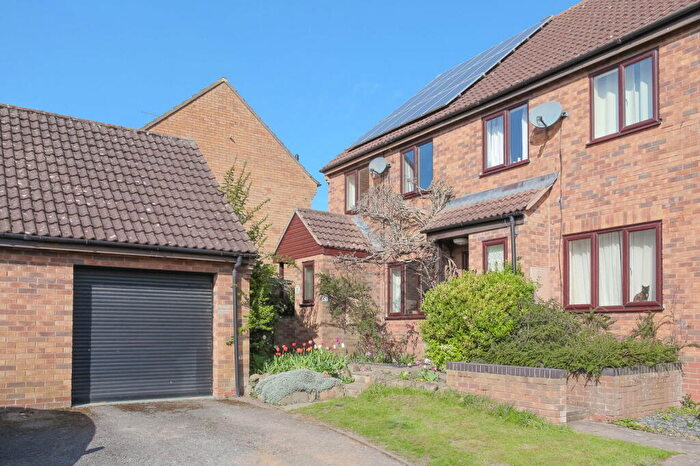 3 Bedroom End Of Terrace House For Sale In Gascoigne Way, Bloxham, OX15