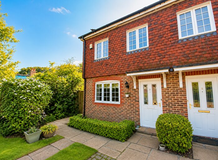 3 Bedroom End Of Terrace House For Sale In Autumn Grove, Bromley, BR1