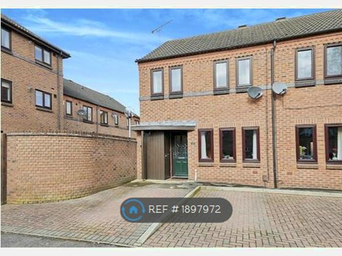 3 Bedroom End Of Terrace House To Rent In Etruria Gardens, Derby, DE1