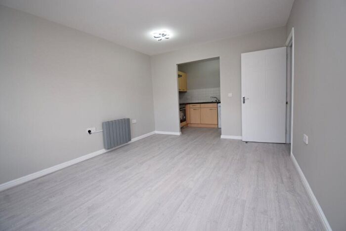 2 Bedroom Apartment To Rent In Holyhead Mews, Slough, Berkshire, SL1