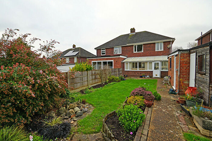 3 Bedroom Semi-Detached House To Rent In Richmond Rise, PO16