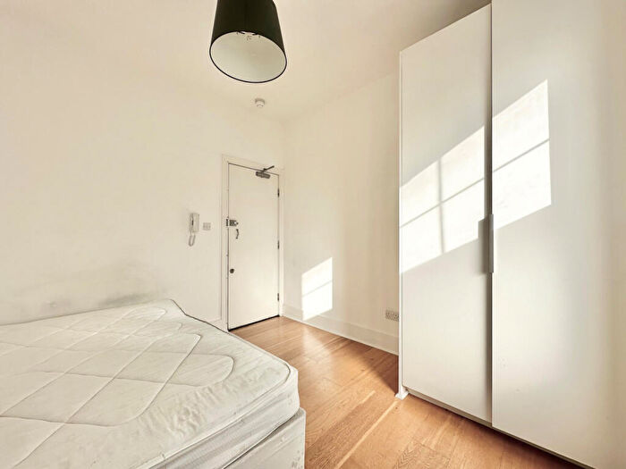 Flat To Rent In Quex Road, NW6