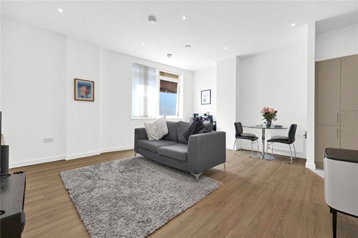 2 Bedroom Apartment To Rent In Vitruvian Court, E14