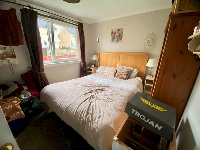 2 Bedroom Semi-Detached House For Sale In North Dryburgh Road, Wishaw, ML2