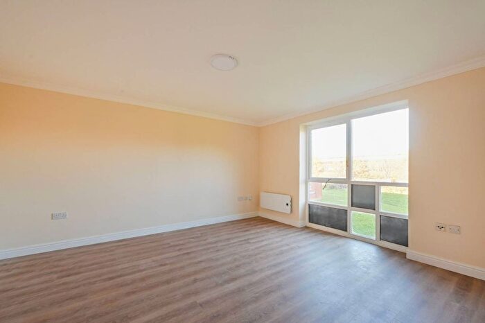 2 Bedroom Flat For Sale In Albatross Close, Beckton, London, E6