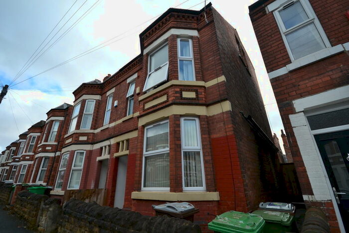 6 Bedroom Semi-Detached House To Rent In Johnson Road, Lenton, NG7