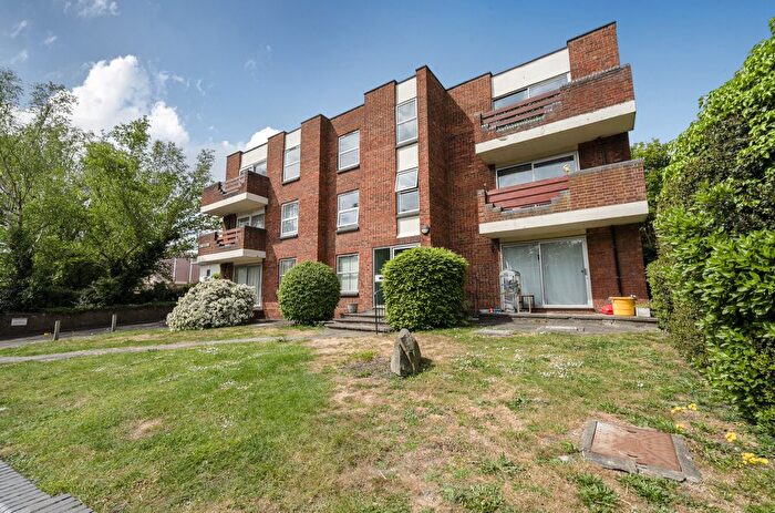 2 Bedroom Flat For Sale In Chislehurst Road, Sidcup, DA14