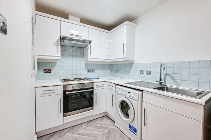2 Bedroom Apartment To Rent In Barnstaple Road, Southend-on-Sea, SS1