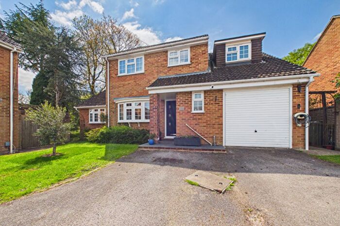 4 Bedroom Detached House For Sale In Christie Walk, Yateley, Hampshire, GU46