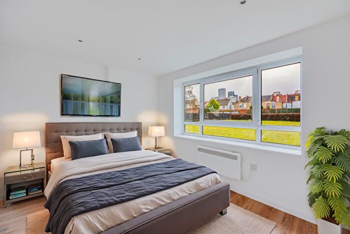 2 Bedroom Flat For Sale In Canning Road, Croydon, CR0