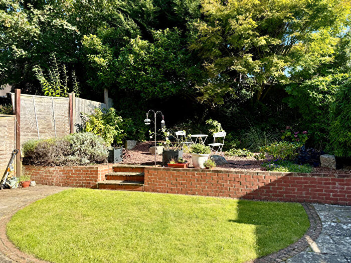 4 Bedroom Town House To Rent In Padstow Close, Orpington, Kent, BR6