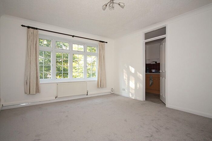 1 Bedroom Flat To Rent In Heathside Road, Woking, GU22