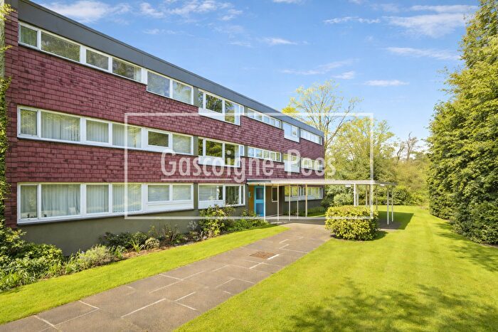 2 Bedroom Flat To Rent In Boxgrove Avenue, Guildford, GU1