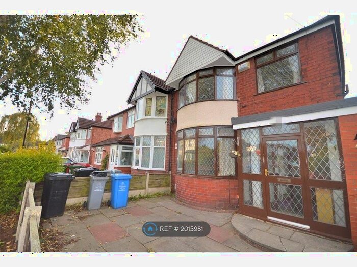 4 Bedroom Semi-Detached House To Rent In Central Avenue, Sale, M33