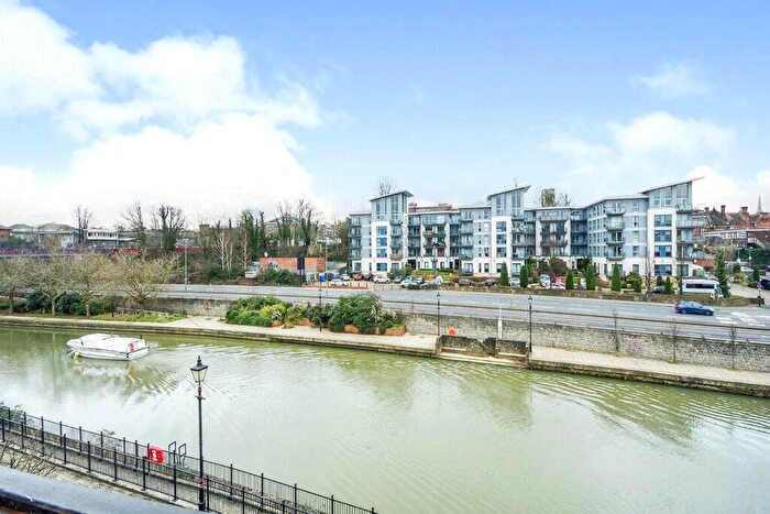 2 Bedroom Flat For Sale In St. Peters Street, Maidstone, Kent, ME16
