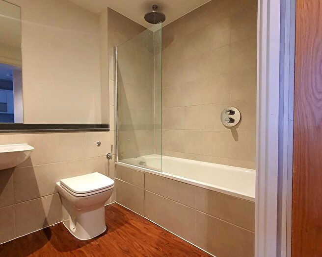 1 Bedroom Flat To Rent In Victoria Road, Leeds, West Yorkshire, LS6