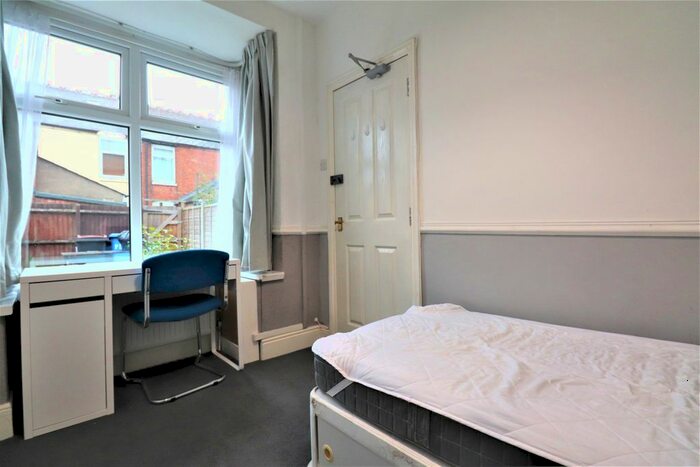 3 Bedroom Terraced House To Rent In Daisy Road, Birmingham, B16