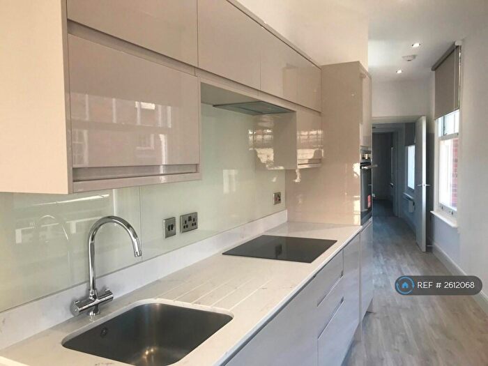 1 Bedroom Flat To Rent In Market Street, Stourbridge, DY8