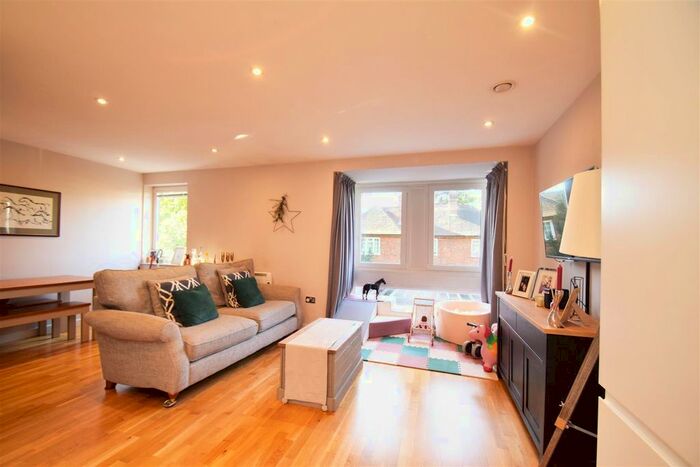 2 Bedroom Flat To Rent In Old Lodge Place, St Margarets, Twickenham, TW1