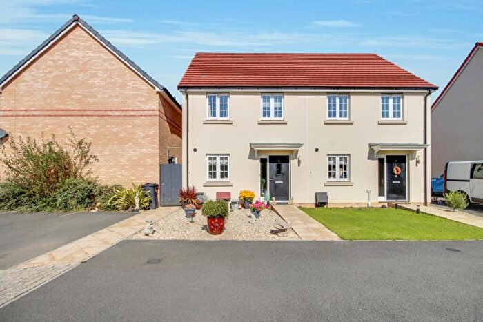 3 Bedroom Semi-Detached House For Sale In Varve Close, Roundswell, Barnstaple, Devon, EX31