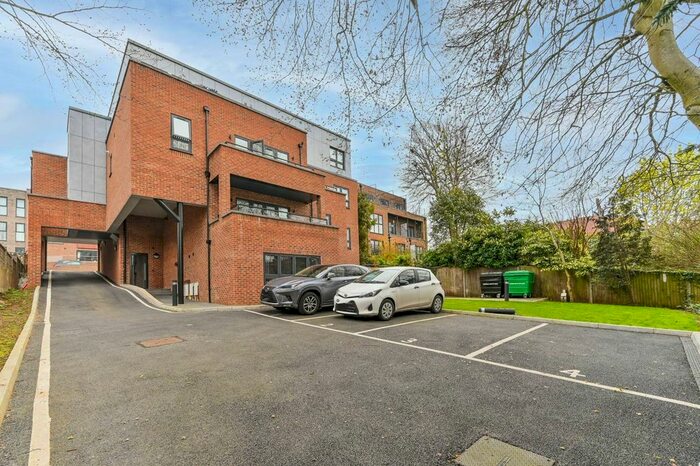 1 Bedroom Flat To Rent In More Close, Croydon, Purley, CR8