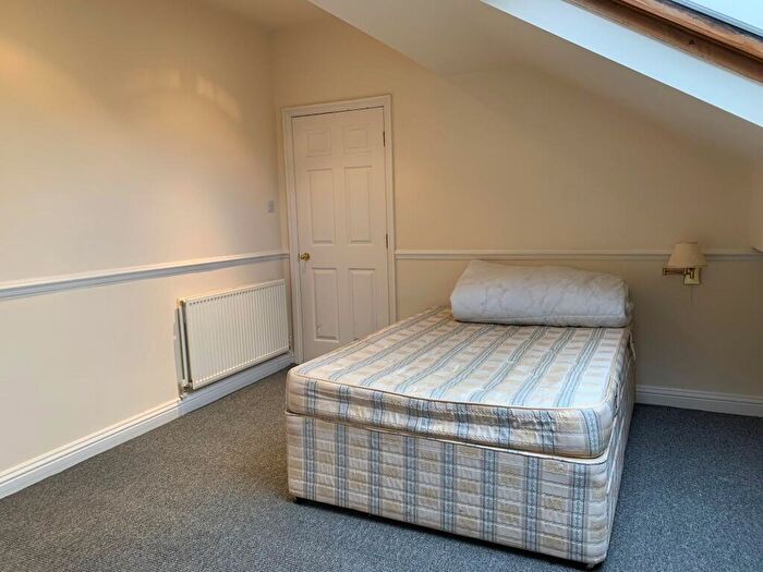 1 Bedroom Flat To Rent In Balmoral Place, Halifax, HX1