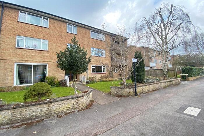 2 Bedroom Flat To Rent In Sunnymead Flats Hernes Road, Oxford, OX2