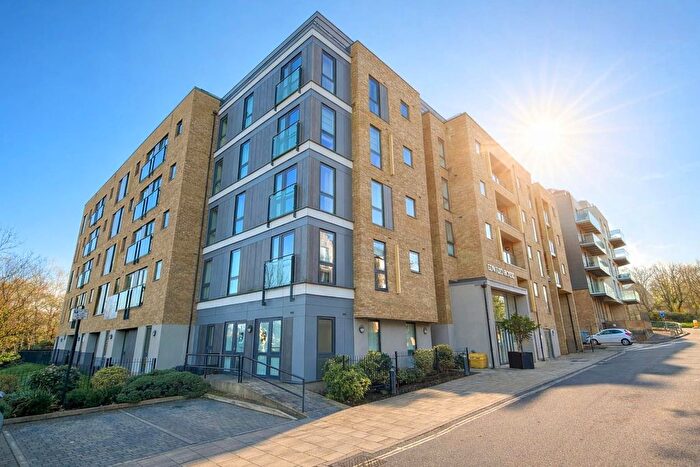 2 Bedroom Flat For Sale In Pegs Lane, Hertford, SG13