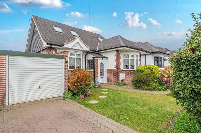 4 Bedroom Detached Bungalow For Sale In Westland Drive, Brookmans Park, Hatfield, AL9