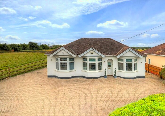2 Bedroom Bungalow For Sale In Lower Dunton Road, Dunton, CM13