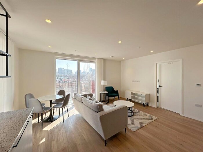 2 Bedroom Apartment To Rent In Iris House, Poplar Riverside, E14