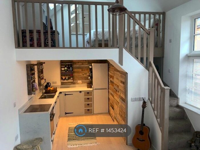 1 Bedroom Detached House To Rent In Lesbourne Road, Reigate, RH2