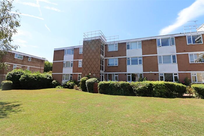 2 Bedroom Flat To Rent In Boreham Holt, Elstree, Borehamwood, WD6