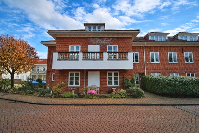 2 Bedroom Flat To Rent In Elizabeth Court, North Foreland Road, Broadstairs, CT10