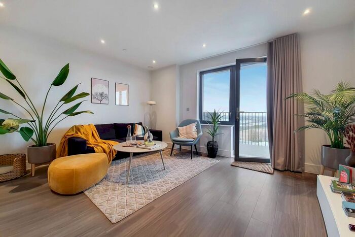 3 Bedroom Flat To Rent In Merrick Road, Southall, London, UB2