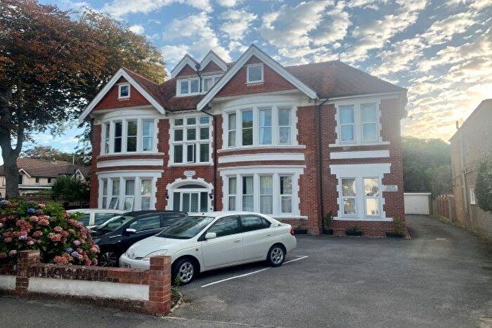 2 Bedroom Flat To Rent In Oriel Lodge, Bournemouth, BH5